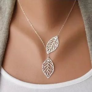 🎀NWT Silver Leaf Necklace